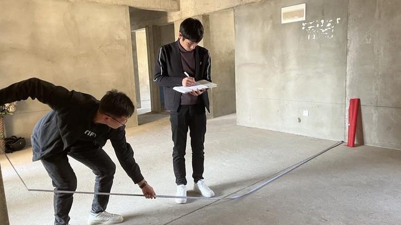 在定制家具加盟店中，员工考核标准的制定至关重要。首先，应遵循以下原则：