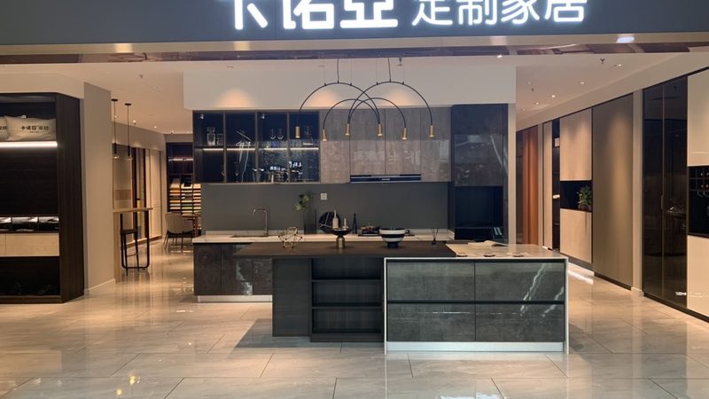 小户型空间如何通过全屋定制实现现代风格？**